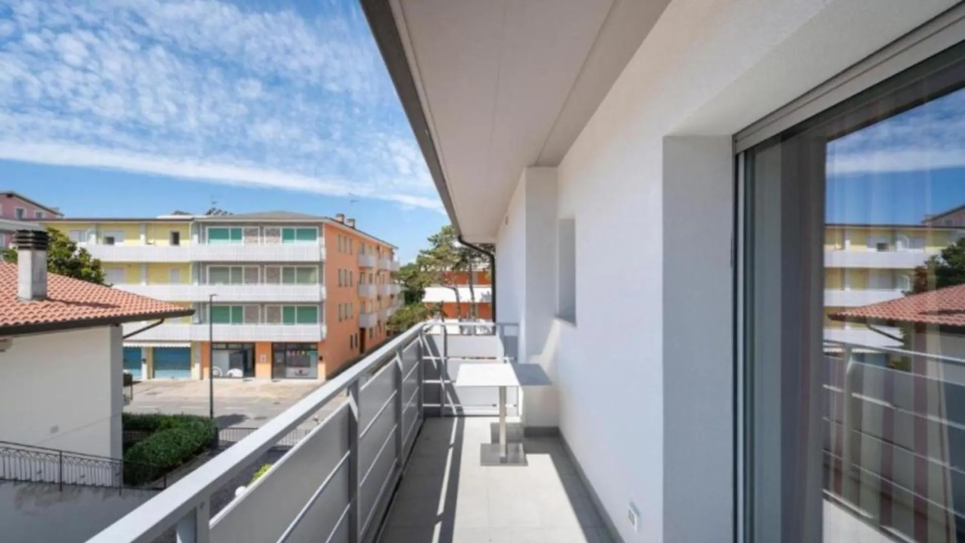 Newly Renovated Modern Two Room Apartment Bibione