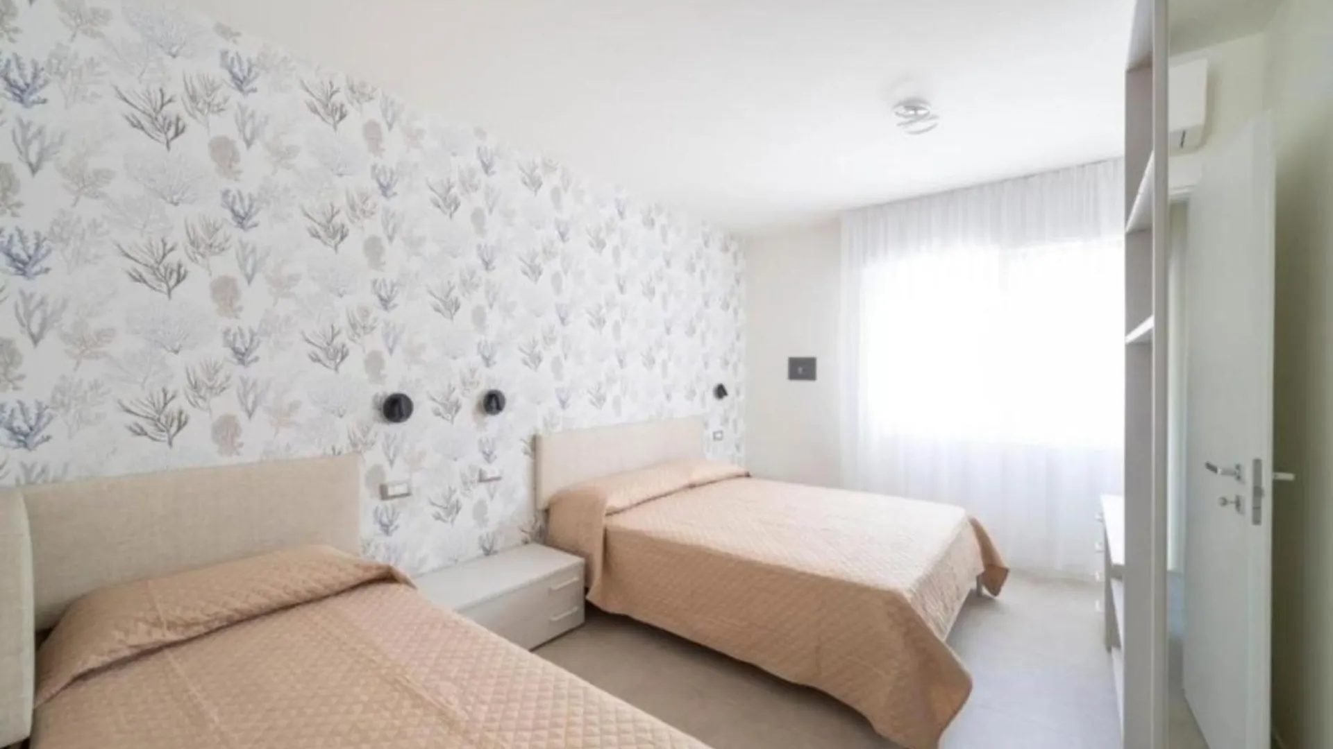 Newly Renovated Modern Two Room Apartment Bibione 0*,